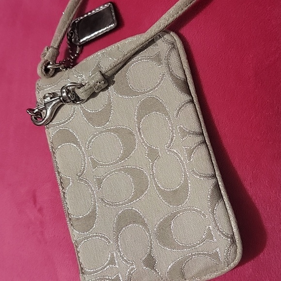Coach Poppy Wristlet - Picture 5 of 6